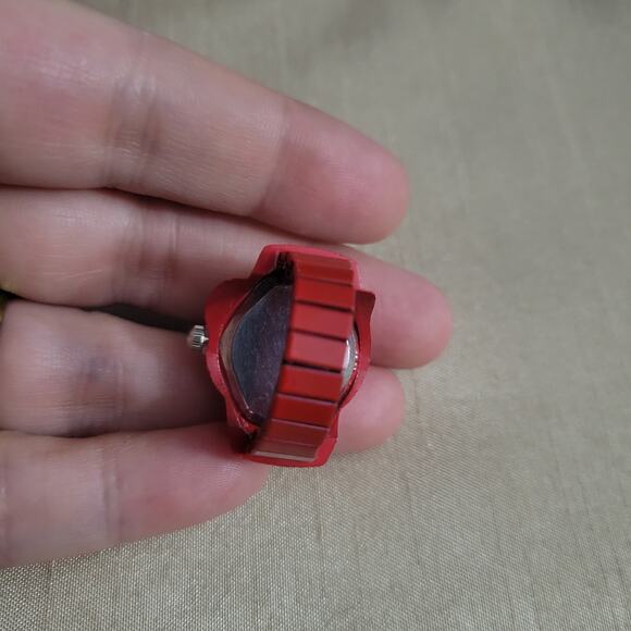 Hello Kitty red & crystal bow watch ring - Picture 6 of 6